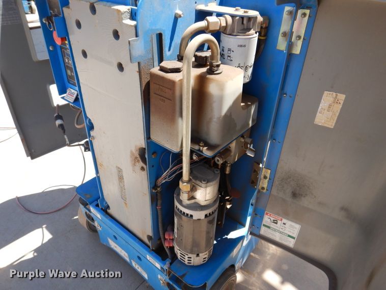image for item IQ9643 2013 Genie GR20  vertical lift
