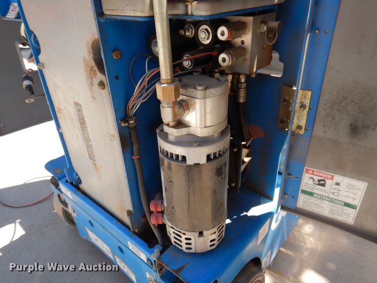 image for item IQ9643 2013 Genie GR20  vertical lift