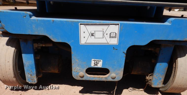 image for item IQ9643 2013 Genie GR20  vertical lift