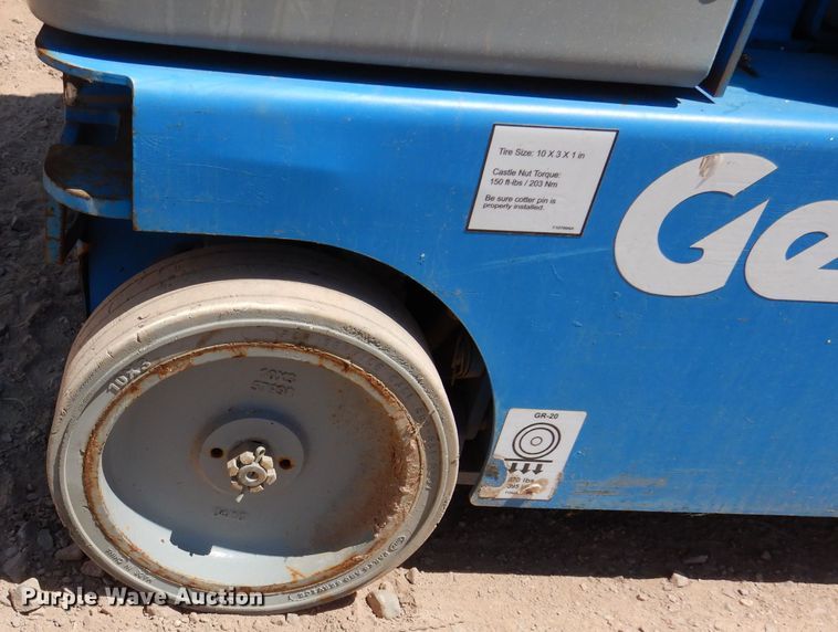 image for item IQ9643 2013 Genie GR20  vertical lift