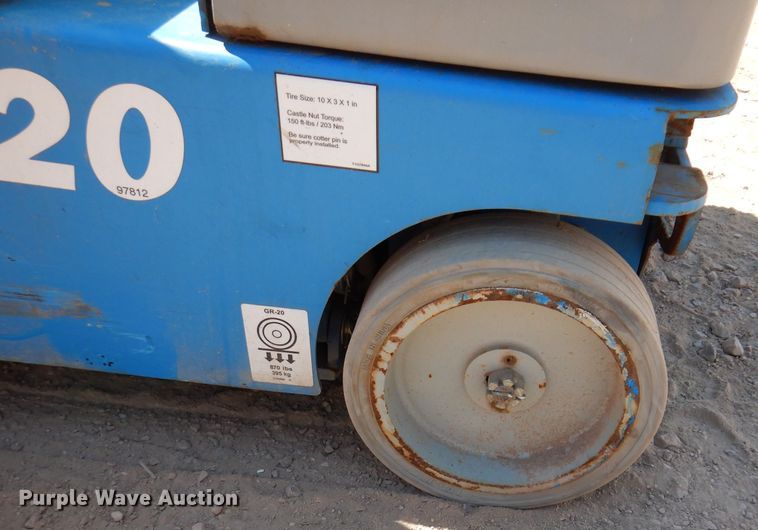 image for item IQ9643 2013 Genie GR20  vertical lift