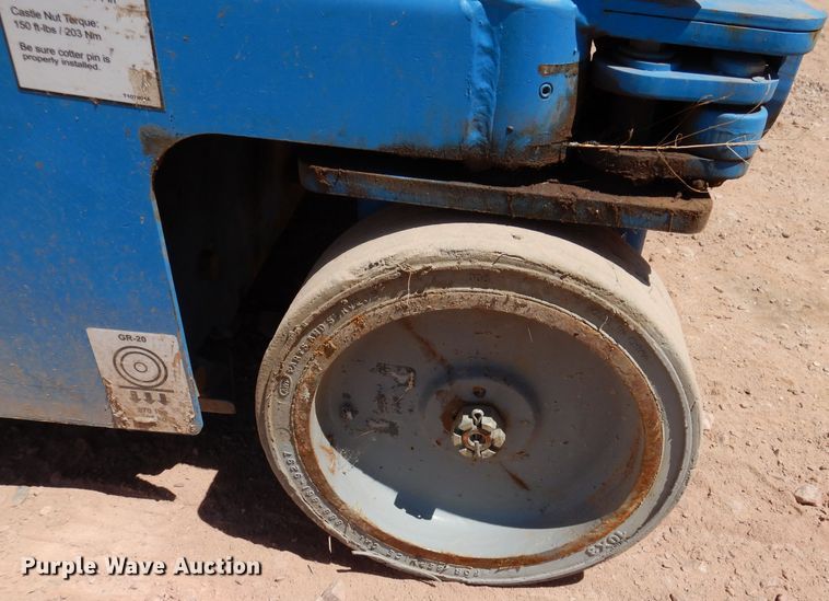 image for item IQ9643 2013 Genie GR20  vertical lift