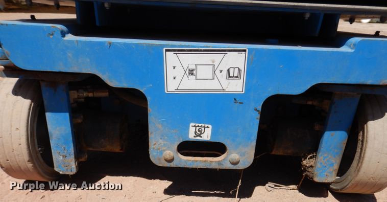 image for item IQ9643 2013 Genie GR20  vertical lift