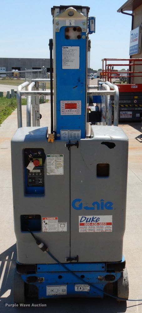 image for item IQ9644 2013 Genie GR20  vertical lift
