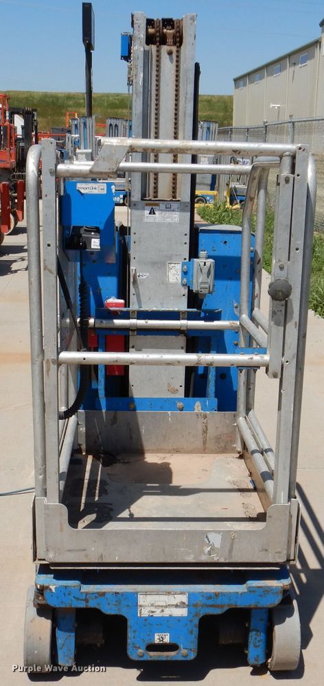 image for item IQ9644 2013 Genie GR20  vertical lift