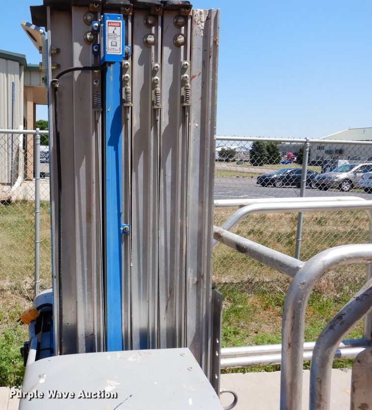 image for item IQ9644 2013 Genie GR20  vertical lift