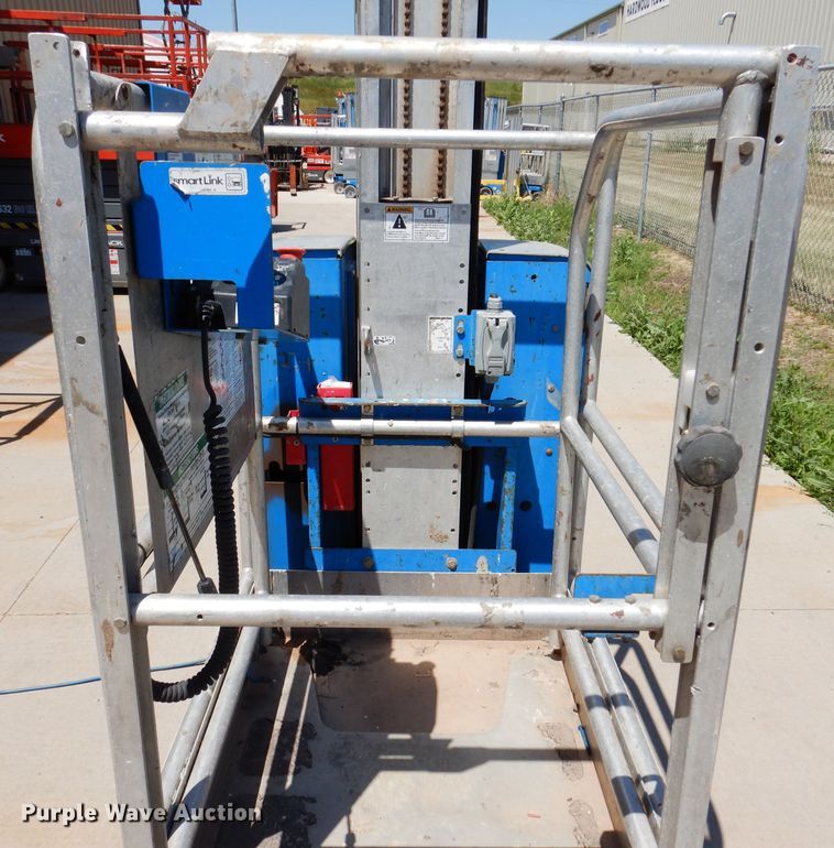 image for item IQ9644 2013 Genie GR20  vertical lift