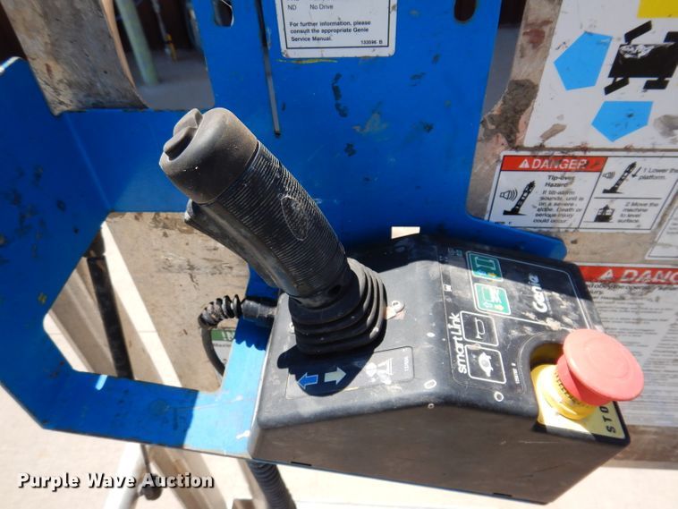 image for item IQ9644 2013 Genie GR20  vertical lift
