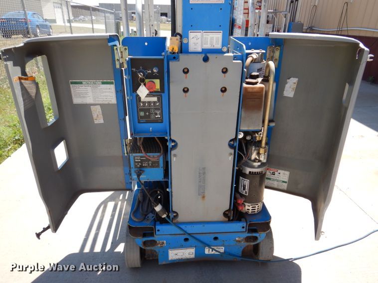 image for item IQ9644 2013 Genie GR20  vertical lift