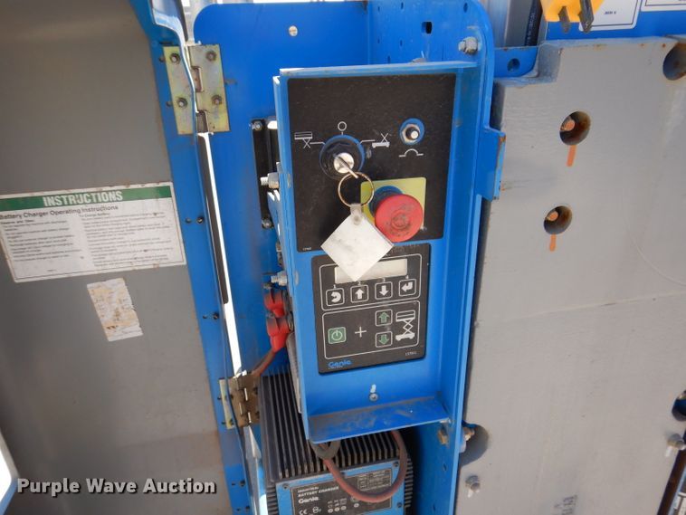 image for item IQ9644 2013 Genie GR20  vertical lift