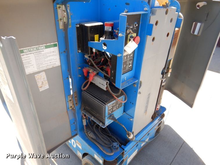 image for item IQ9644 2013 Genie GR20  vertical lift