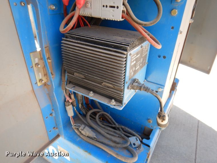 image for item IQ9644 2013 Genie GR20  vertical lift