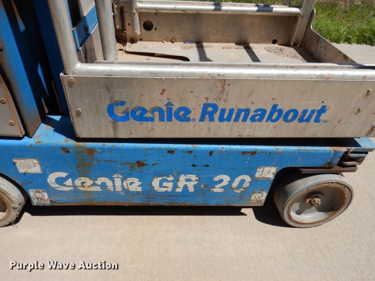 image for item IQ9644 2013 Genie GR20  vertical lift