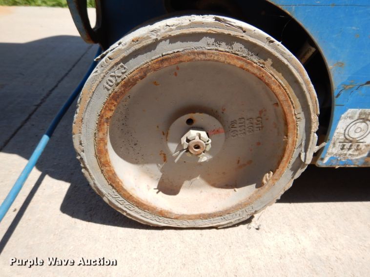 image for item IQ9644 2013 Genie GR20  vertical lift