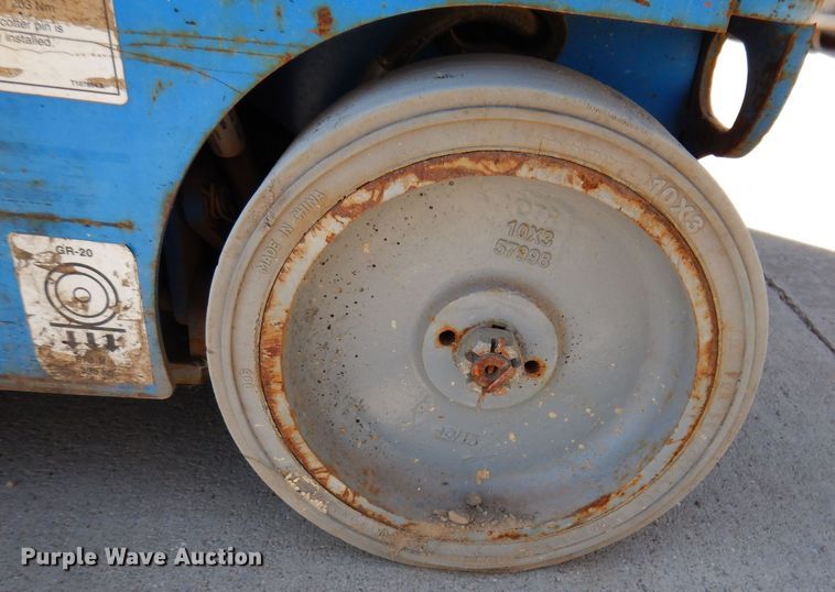 image for item IQ9644 2013 Genie GR20  vertical lift