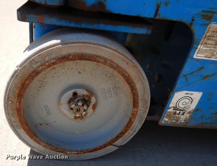 image for item IQ9644 2013 Genie GR20  vertical lift