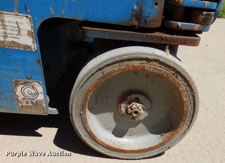 image for item IQ9644 2013 Genie GR20  vertical lift