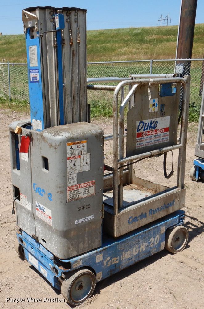 image for item IQ9645 2013 Genie GR20  vertical lift