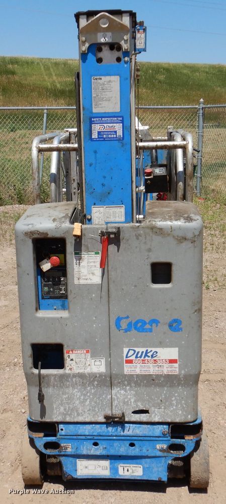 image for item IQ9645 2013 Genie GR20  vertical lift