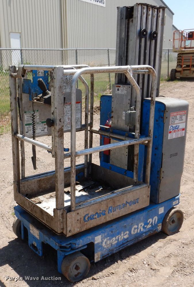 image for item IQ9645 2013 Genie GR20  vertical lift