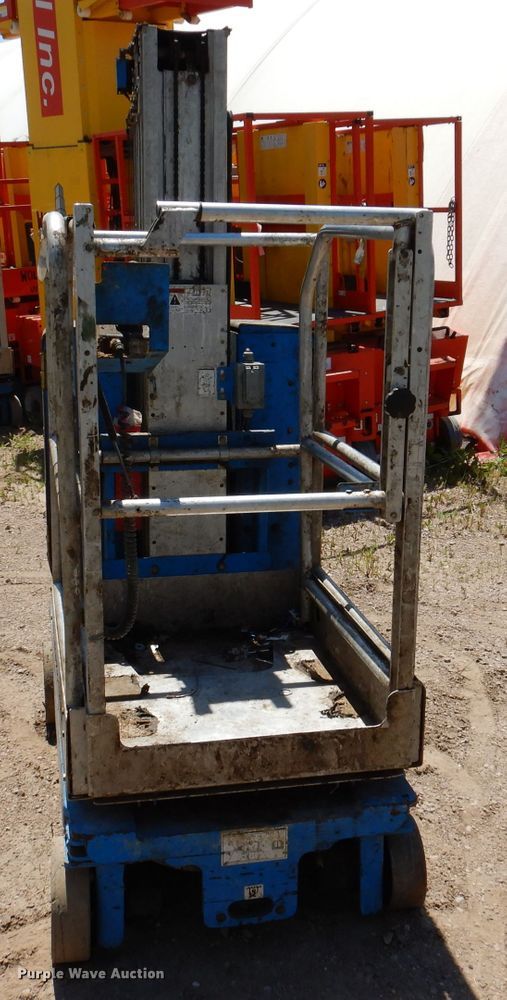 image for item IQ9645 2013 Genie GR20  vertical lift