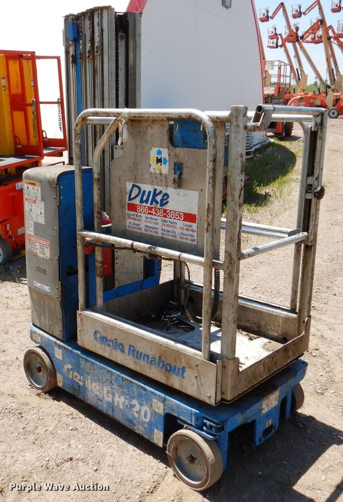 image for item IQ9645 2013 Genie GR20  vertical lift