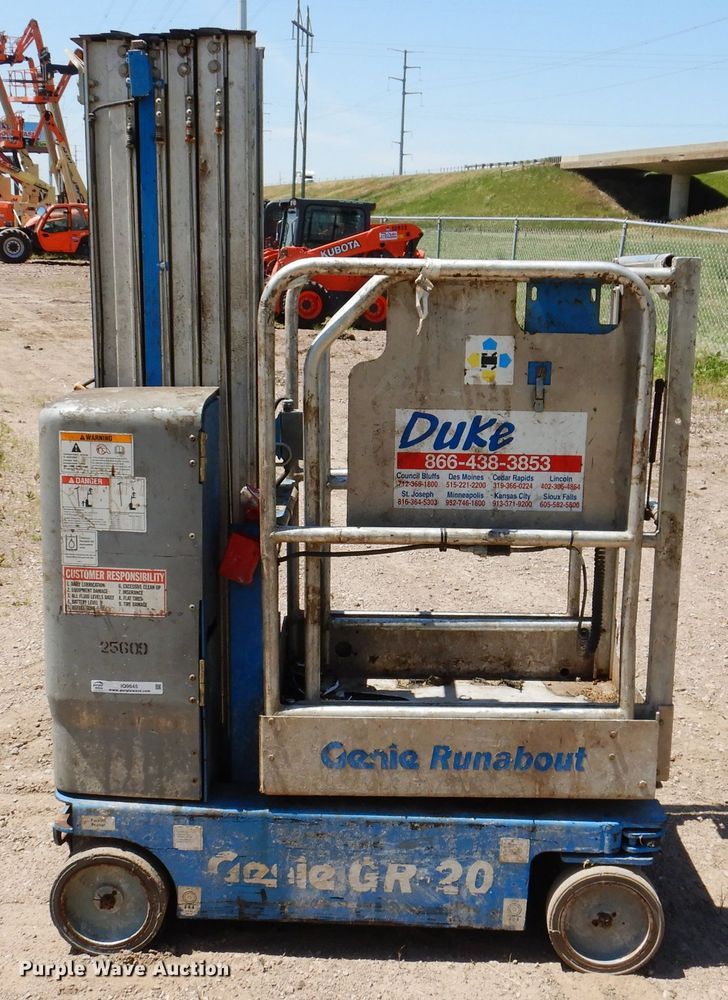 image for item IQ9645 2013 Genie GR20  vertical lift