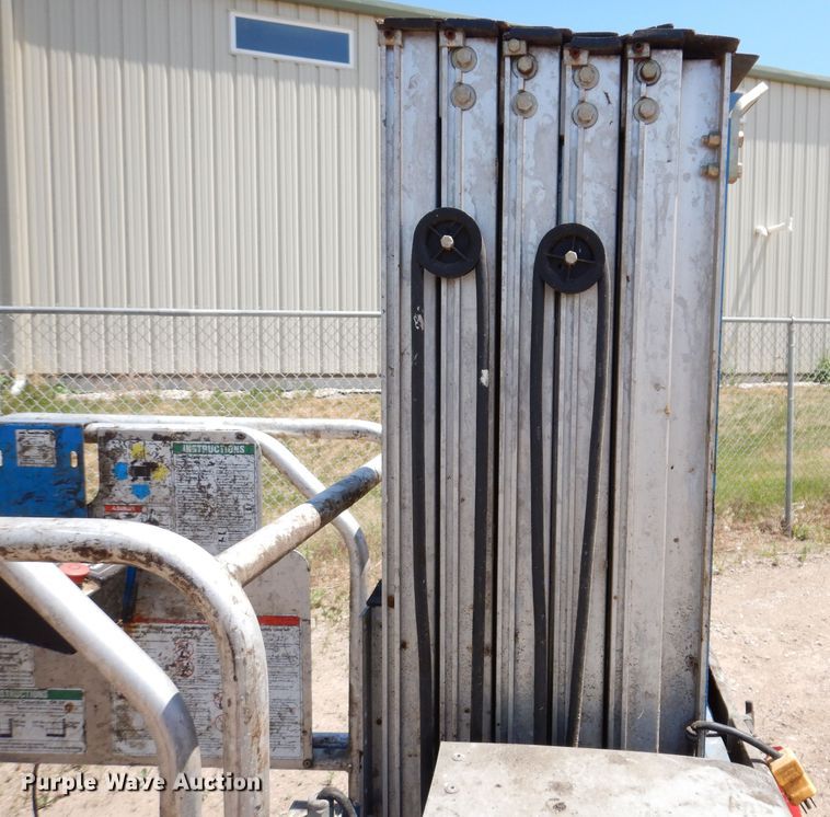 image for item IQ9645 2013 Genie GR20  vertical lift