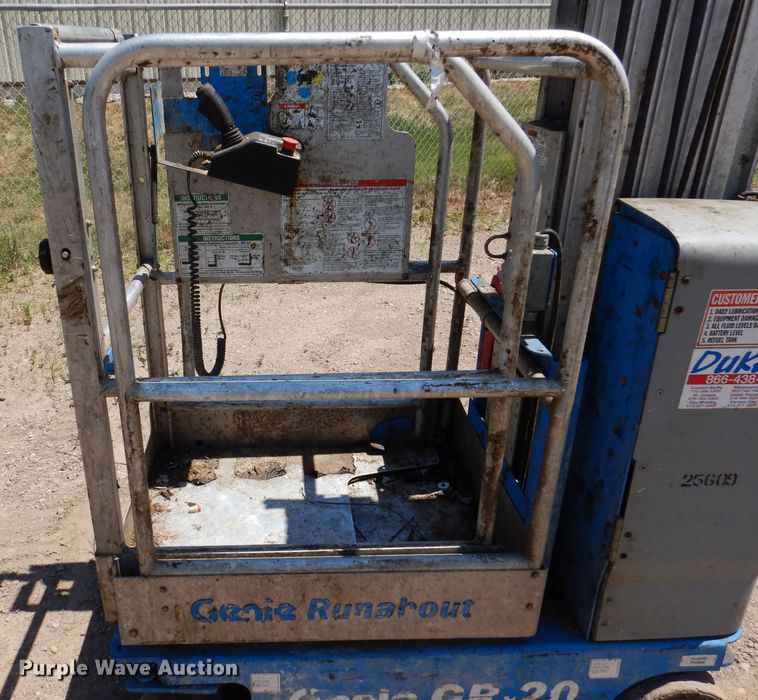 image for item IQ9645 2013 Genie GR20  vertical lift