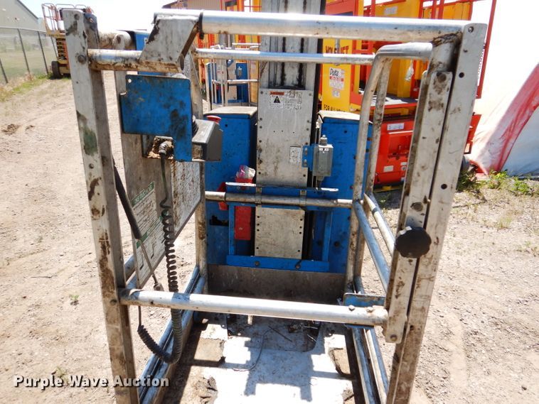 image for item IQ9645 2013 Genie GR20  vertical lift