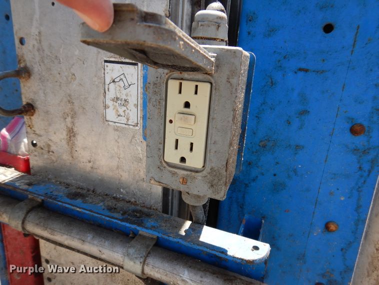 image for item IQ9645 2013 Genie GR20  vertical lift