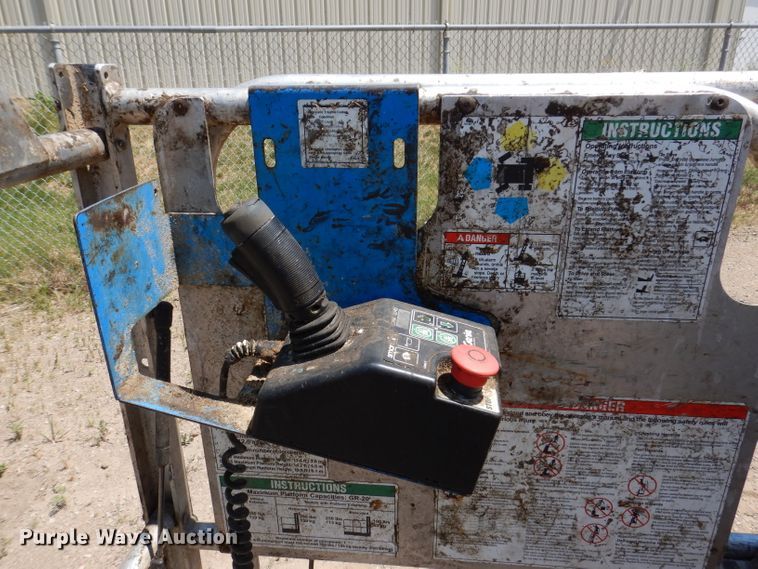 image for item IQ9645 2013 Genie GR20  vertical lift