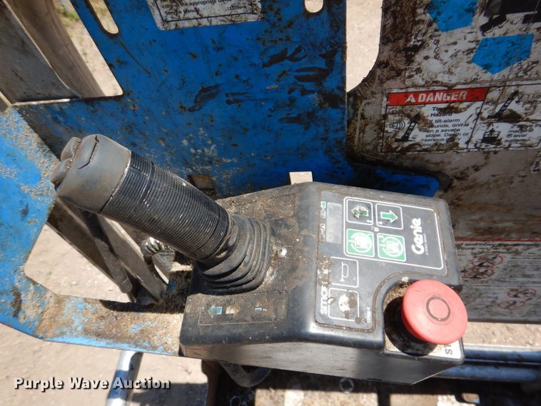 image for item IQ9645 2013 Genie GR20  vertical lift