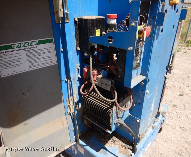 image for item IQ9645 2013 Genie GR20  vertical lift