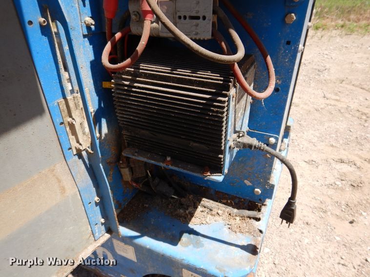 image for item IQ9645 2013 Genie GR20  vertical lift