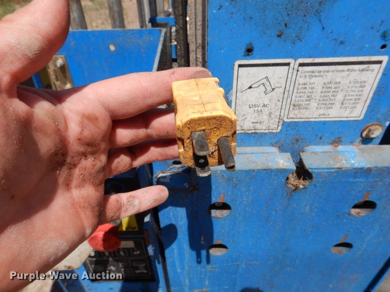 image for item IQ9645 2013 Genie GR20  vertical lift