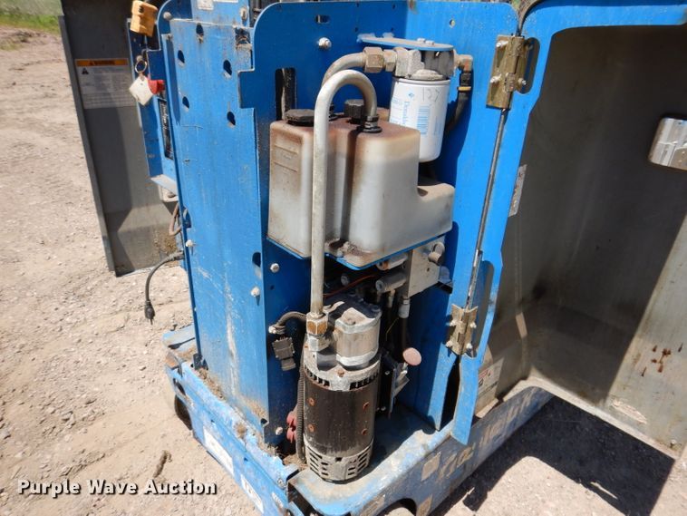 image for item IQ9645 2013 Genie GR20  vertical lift