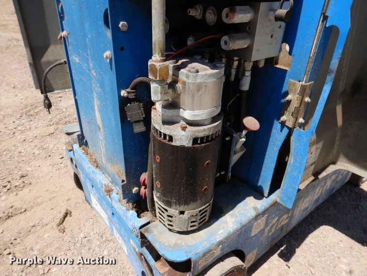 image for item IQ9645 2013 Genie GR20  vertical lift