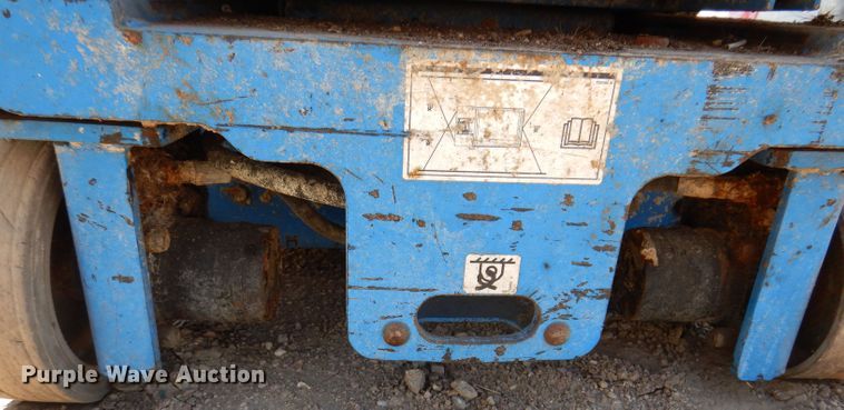 image for item IQ9645 2013 Genie GR20  vertical lift