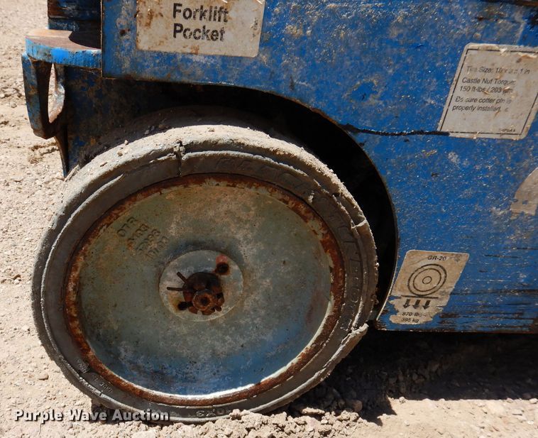 image for item IQ9645 2013 Genie GR20  vertical lift