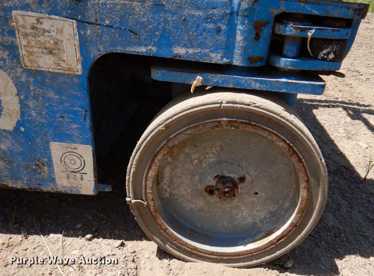 image for item IQ9645 2013 Genie GR20  vertical lift