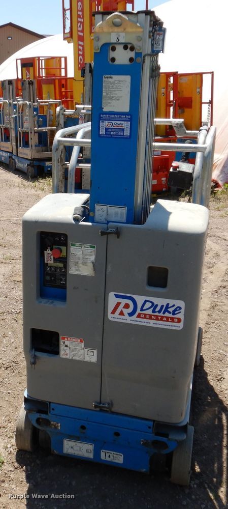 image for item IQ9646 2013 Genie GR20  vertical lift