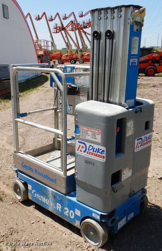 image for item IQ9646 2013 Genie GR20  vertical lift