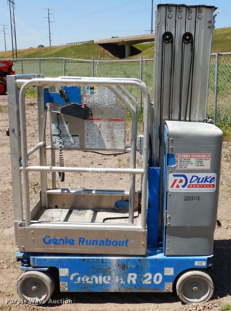 image for item IQ9646 2013 Genie GR20  vertical lift