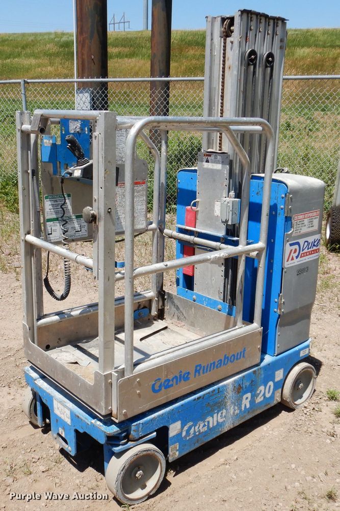image for item IQ9646 2013 Genie GR20  vertical lift