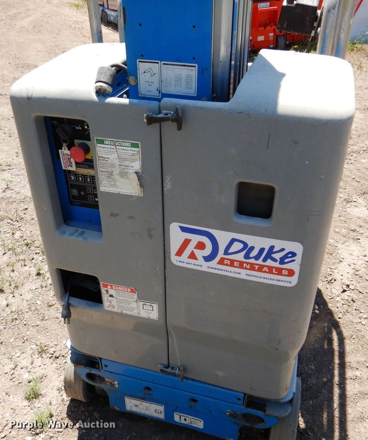 image for item IQ9646 2013 Genie GR20  vertical lift