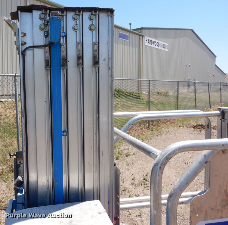 image for item IQ9646 2013 Genie GR20  vertical lift