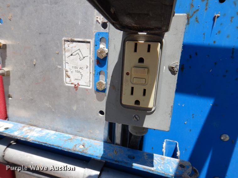 image for item IQ9646 2013 Genie GR20  vertical lift