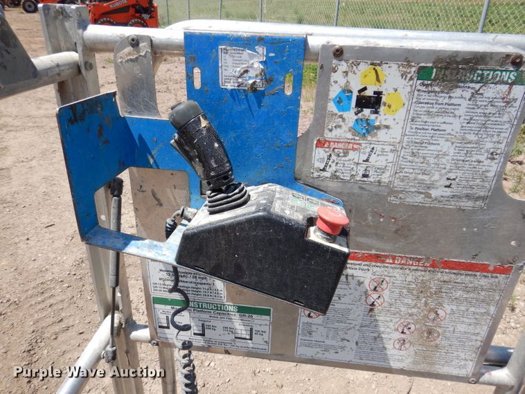 image for item IQ9646 2013 Genie GR20  vertical lift