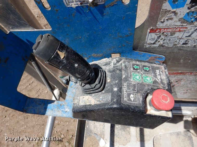 image for item IQ9646 2013 Genie GR20  vertical lift